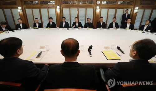 한덕수 국무총리가 30일 서울시 종로구 삼청동 총리공관에서 열린 고위 당ㆍ정ㆍ대 협의회에서 발언하고 있다.  [공동취재]